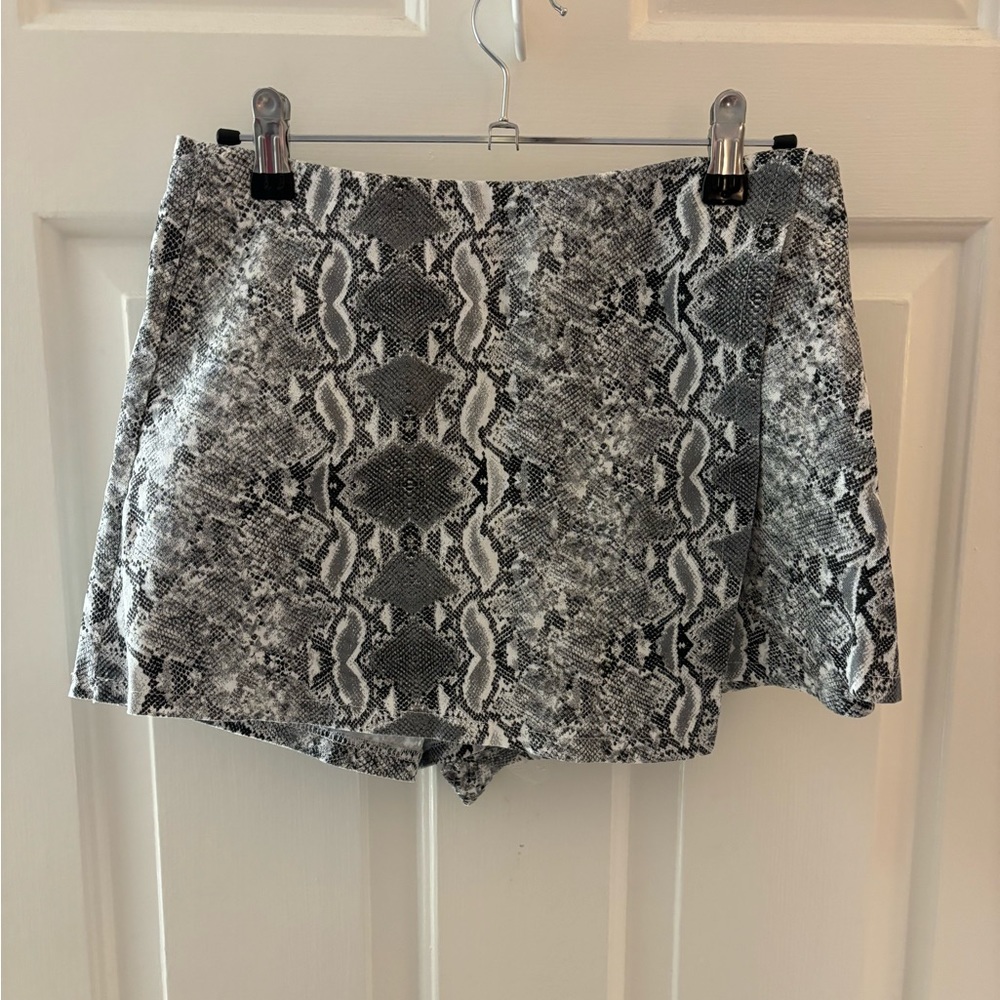Snake print mini skirt size small